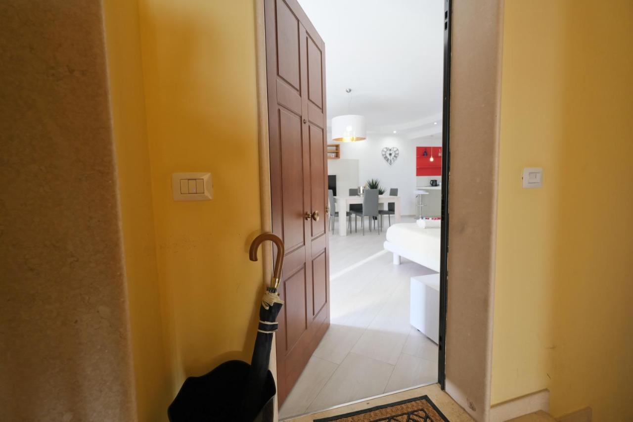 Ferienwohnung Modern House - 5 Stelle - Posto Auto Privato Brindisi Exterior foto